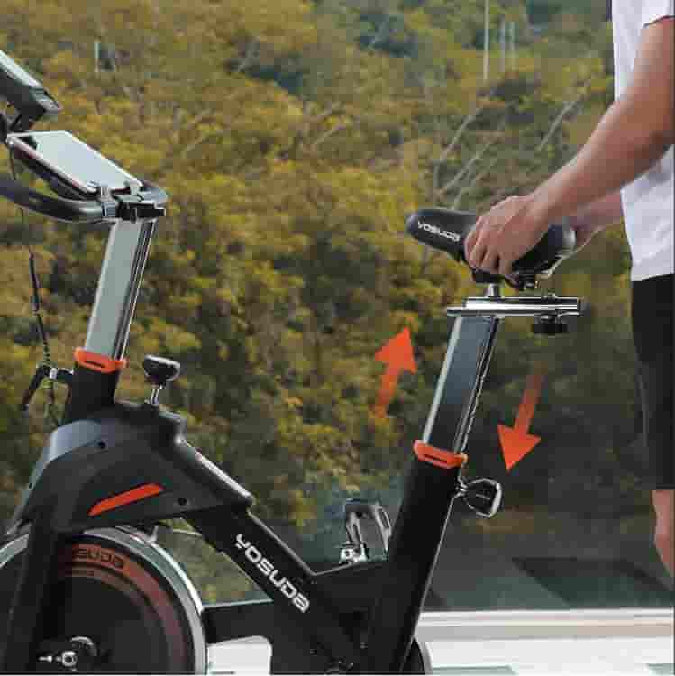 The 4-way adjustable seat of the YOSUDA L-007A Exercise Indoor Cycling Bike 